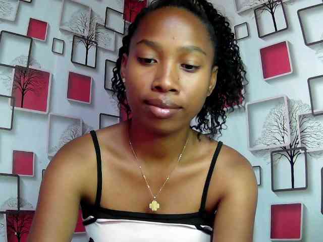 Larah00 webcam