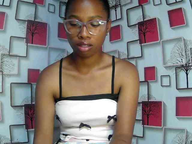 Larah00 Larah00