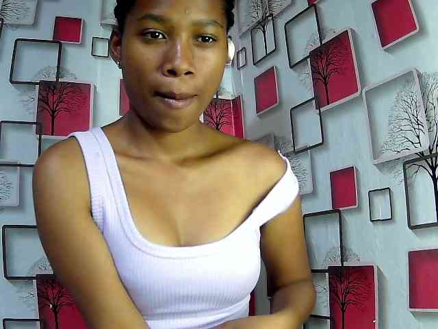 Larah00 webcam