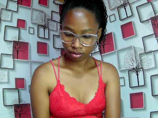 Larah00 webcam