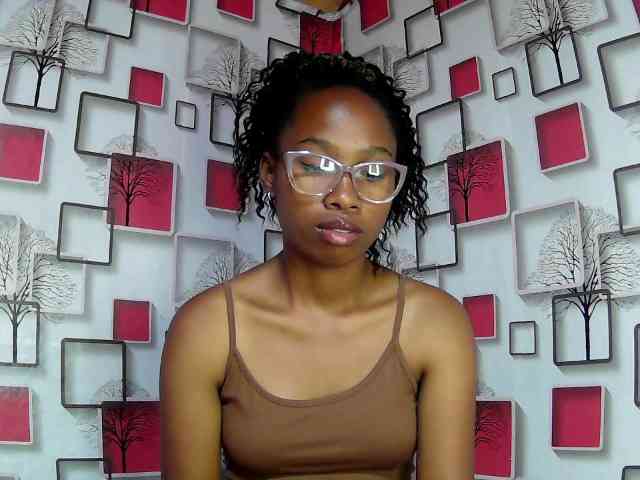 Larah00 webcam