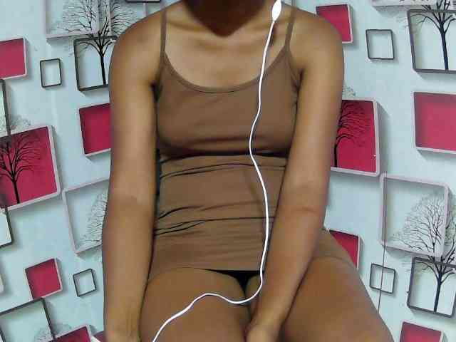 Larah00 webcam