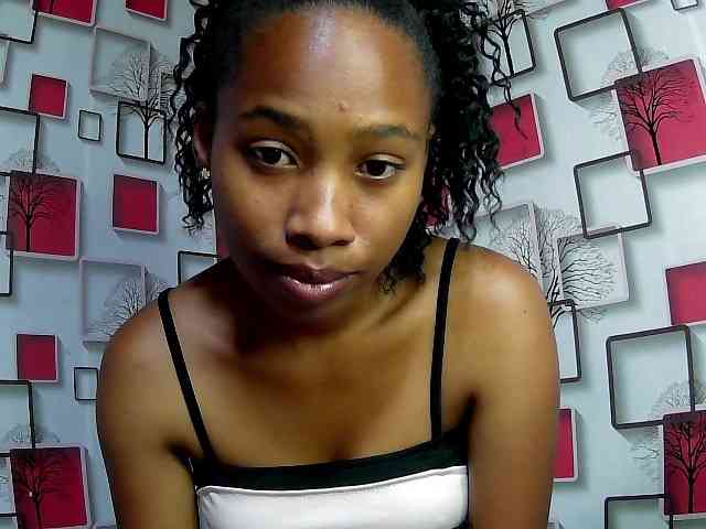 Larah00 webcam