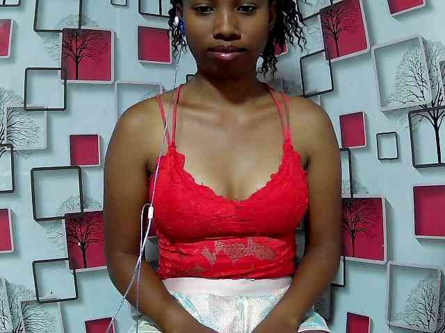 Larah00 webcam