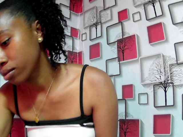 Larah00 webcam