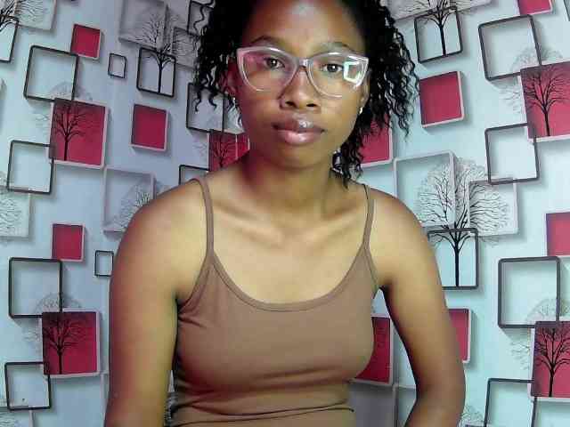 Larah00 webcam