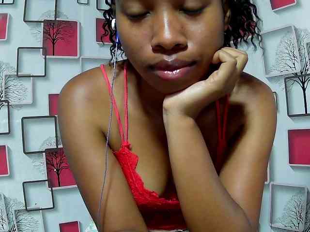 Larah00 webcam