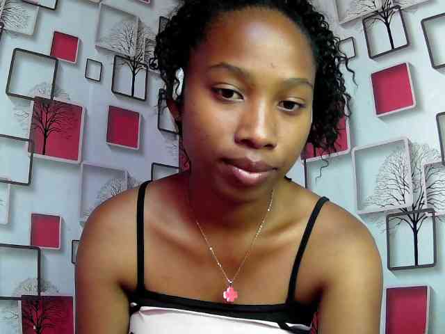 Larah00 webcam