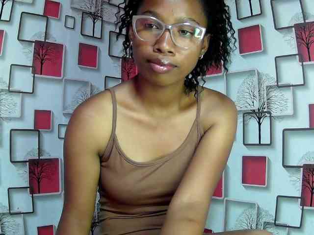 Larah00 webcam