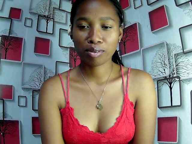 Larah00 webcam