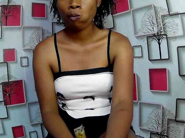 Larah00 webcam