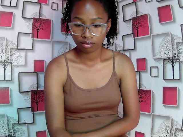 Larah00 webcam