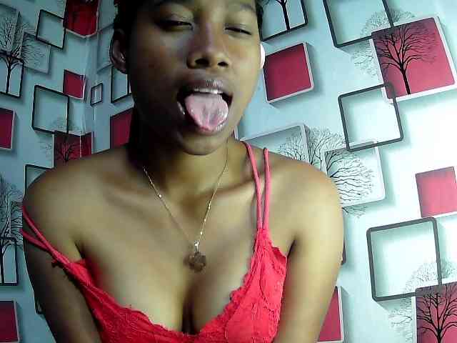 Larah00 webcam