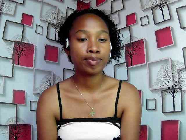 Larah00 webcam