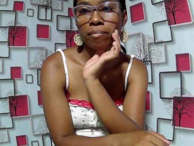 Larah00 webcam