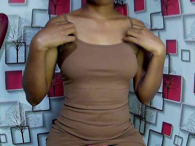 Larah00 webcam