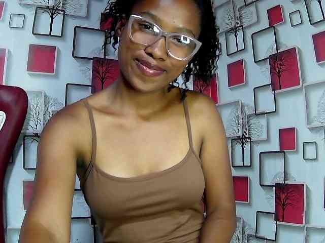 Larah00 webcam