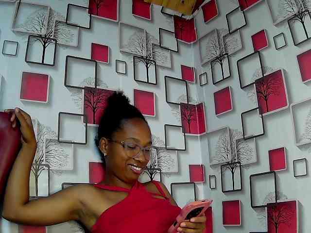 Larah00 webcam