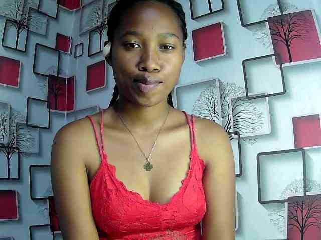 Larah00 webcam