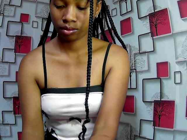 Larah00 webcam