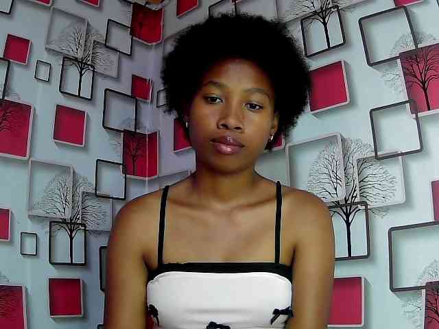 Larah00 webcam