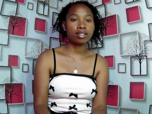 Larah00 webcam