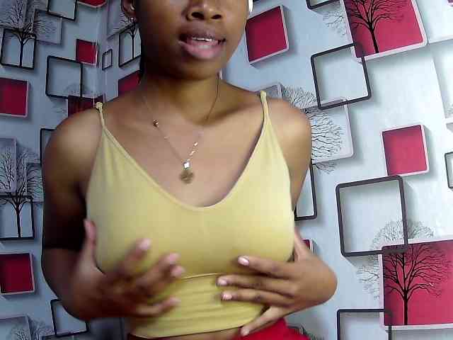 Larah00 webcam