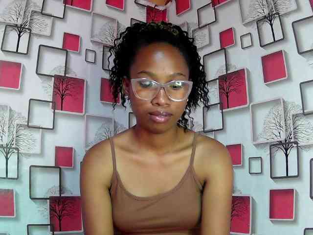 Larah00 webcam