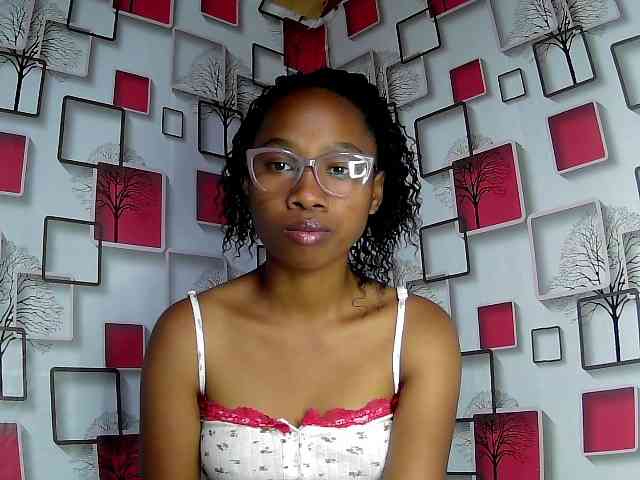 Larah00 webcam