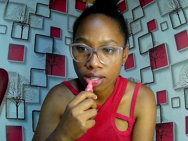 Larah00 webcam