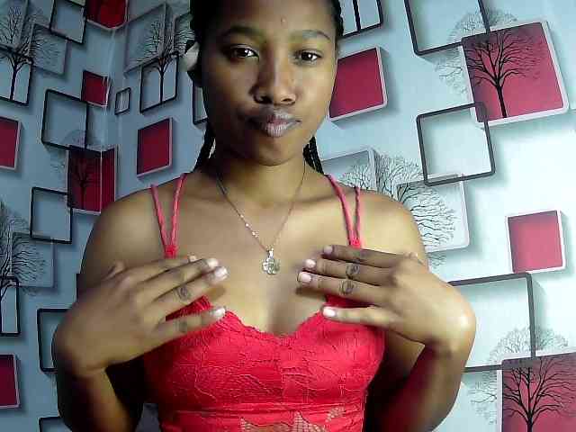 Larah00 webcam