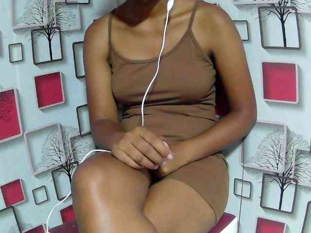 Larah00 webcam