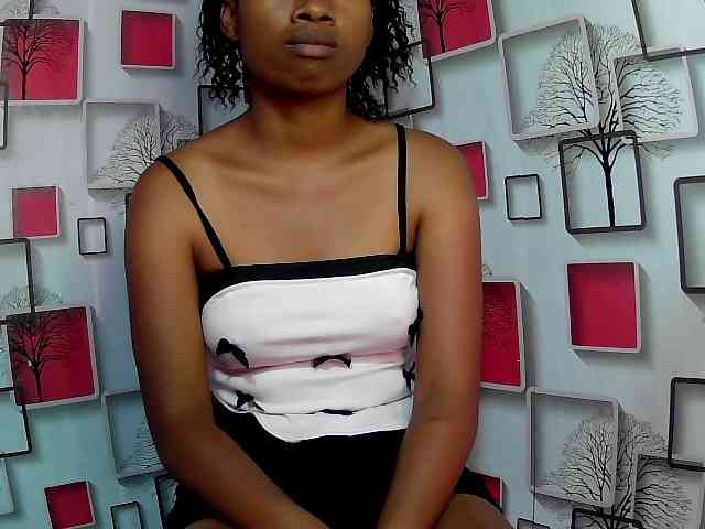 Larah00 webcam