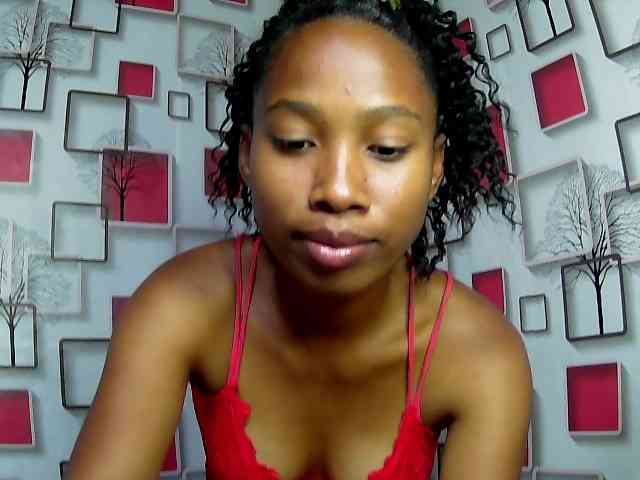 Larah00 webcam