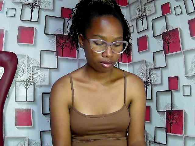 Larah00 webcam