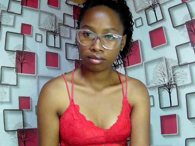Larah00 webcam