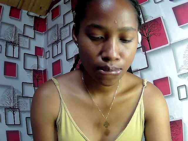 Larah00 webcam