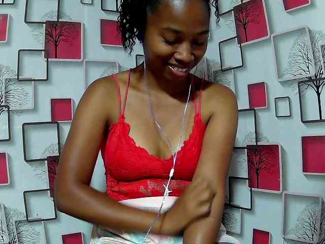 Larah00 webcam