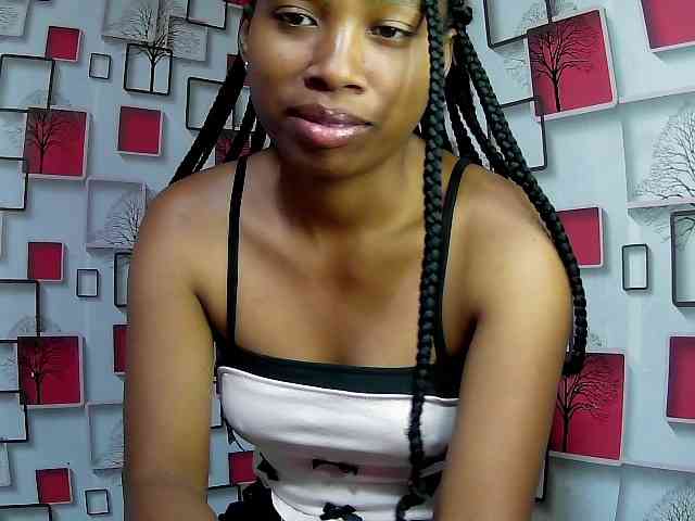 Larah00 webcam