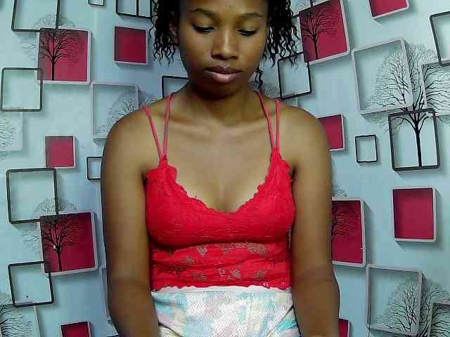 Larah00 webcam