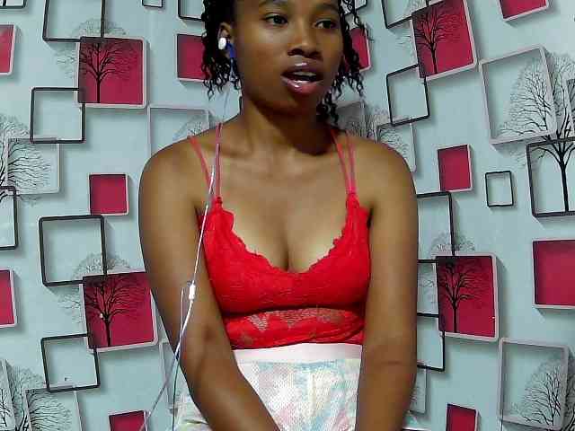 Larah00 webcam
