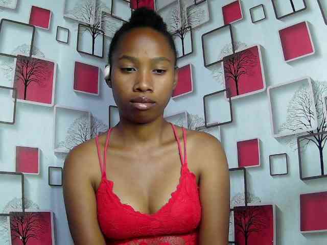 Larah00 webcam