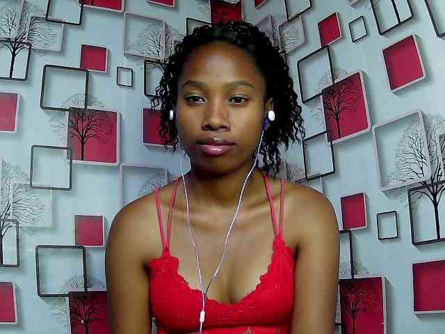 Larah00 webcam