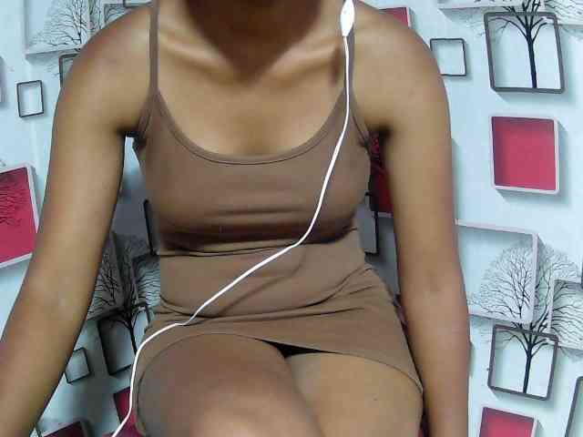 Larah00 webcam