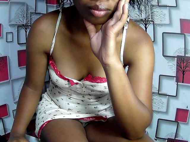 Larah00 webcam