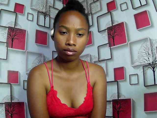Larah00 webcam