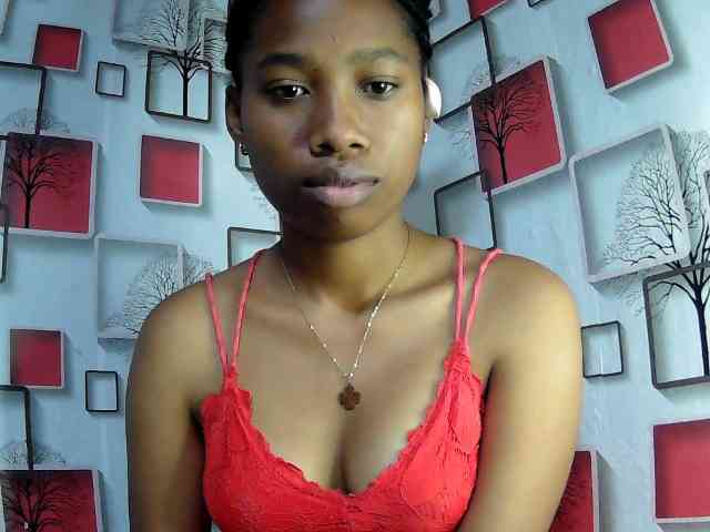Larah00 webcam