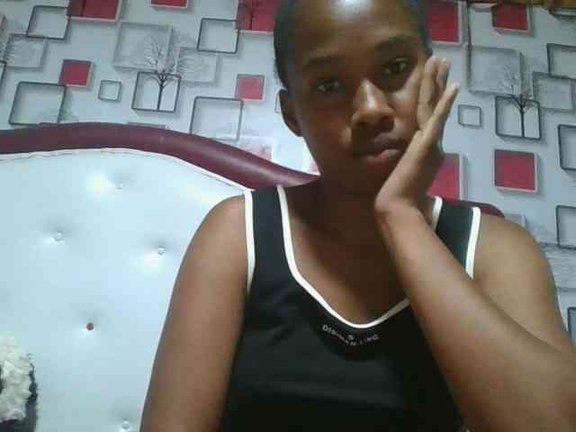 Larah00 webcam
