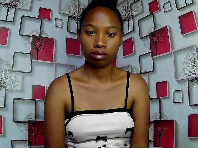 Larah00 webcam