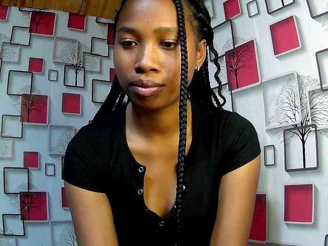 Larah00 webcam